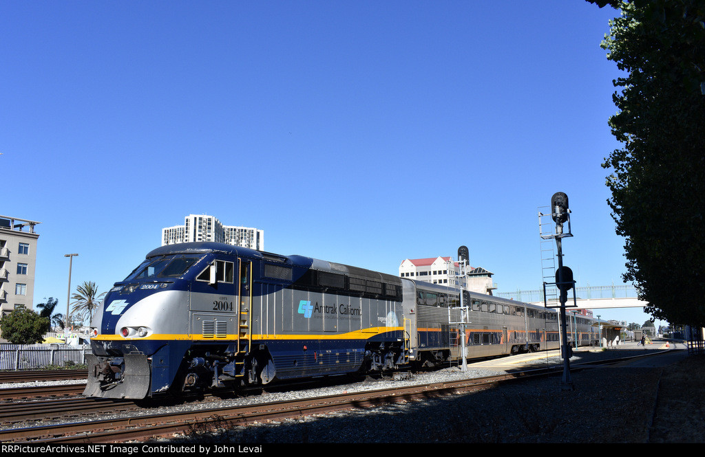  Amtrak California F59PHI # 2004 powers Amtrak CC Train # 531 out of Emeryville Station